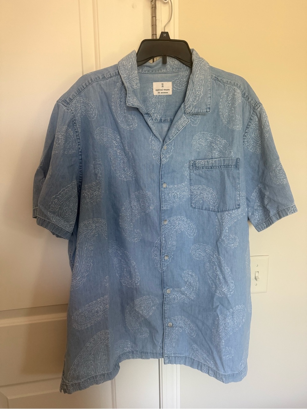 Men’s Light Blue Short-Sleeve Button-Up Shirt
